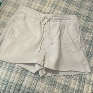 ARITZIA TNA COZYAF SHORT SIZE MEDIUM WHITE